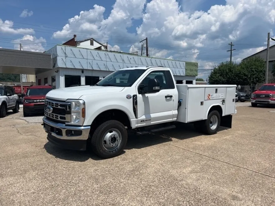 2024 Ford F-350 photo 1
