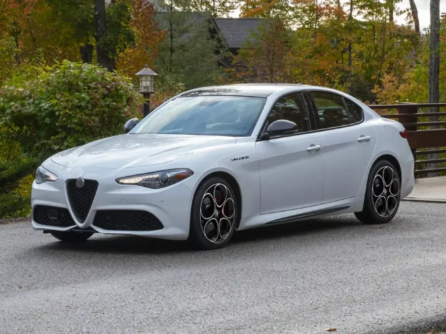 2023 Alfa Romeo Giulia SPRINT photo 1