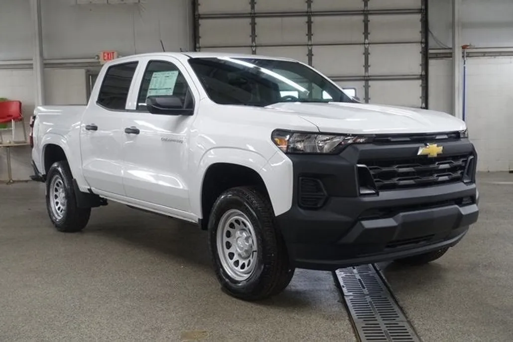 2025 Chevrolet Colorado LT photo 1