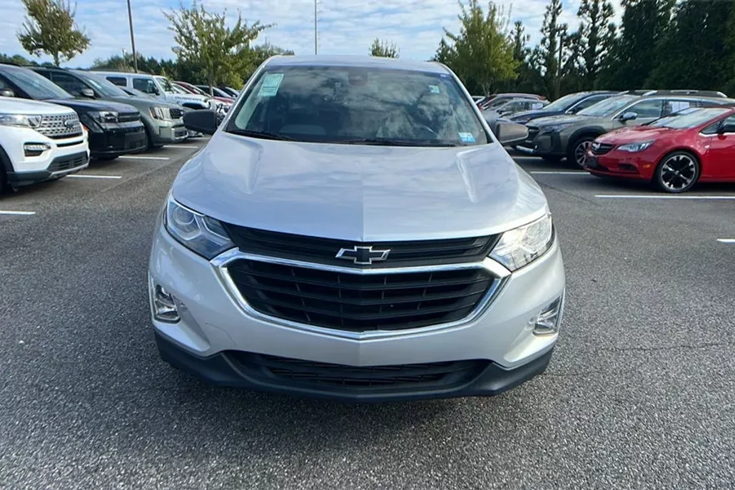2021 Chevrolet Equinox LS photo 1
