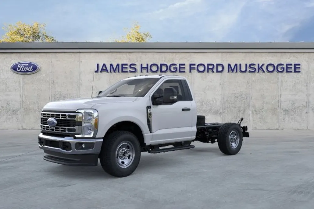 2025 Ford F-350 XL photo 1