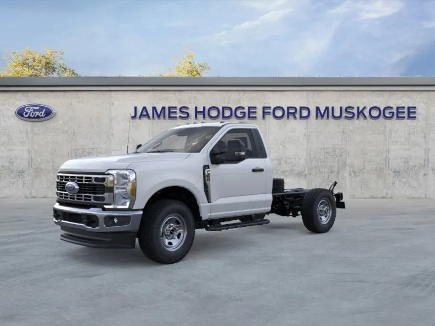 2025 Ford F-350 XL photo 1