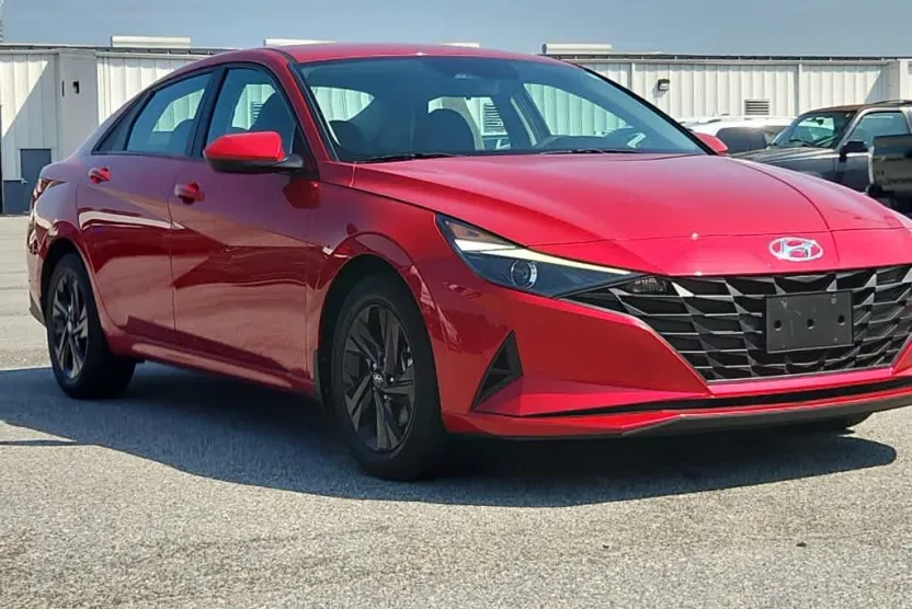 2023 Hyundai Elantra SEL photo 1
