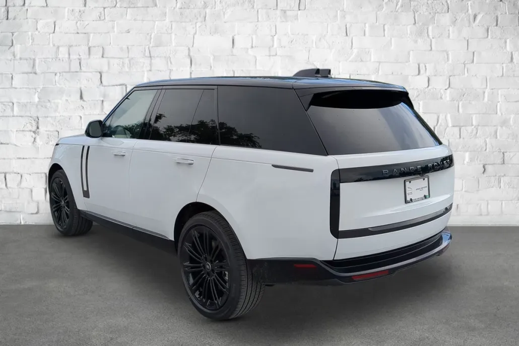 2025 Land Rover Range Rover SE photo 1