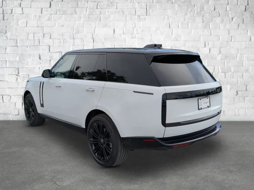2025 Land Rover Range Rover SE photo 1