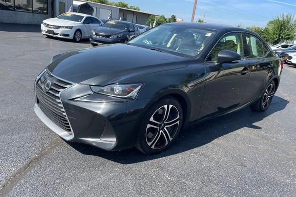 2018 Lexus IS 300 photo 1