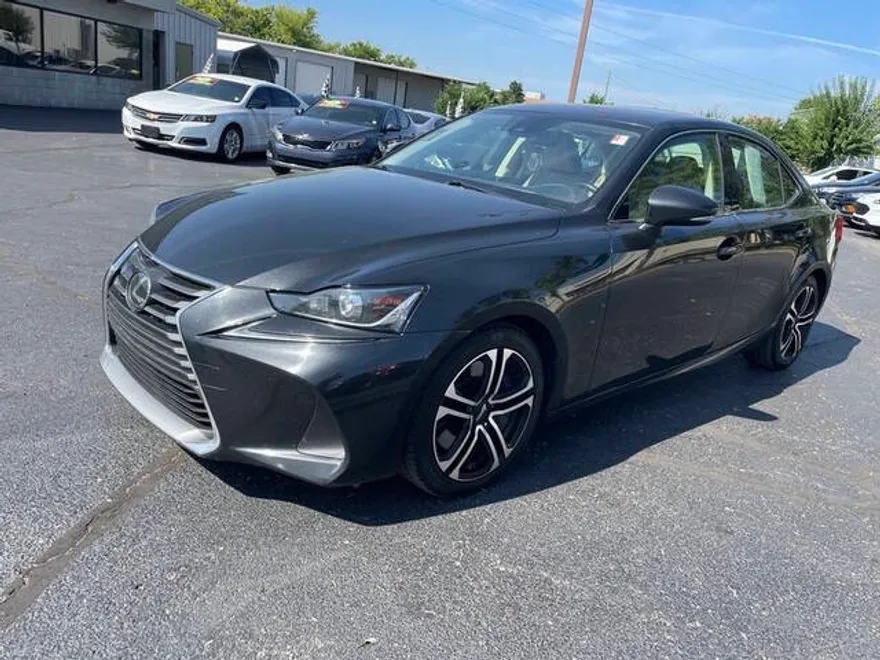 2018 Lexus IS 300 photo 1