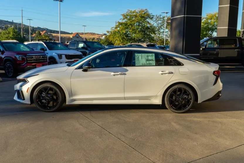 2026 Kia K5 GT-Line photo 1