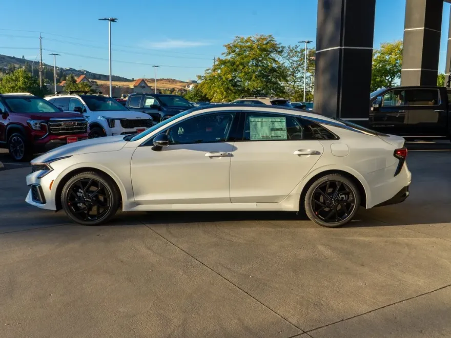 2026 Kia K5 GT-Line photo 1