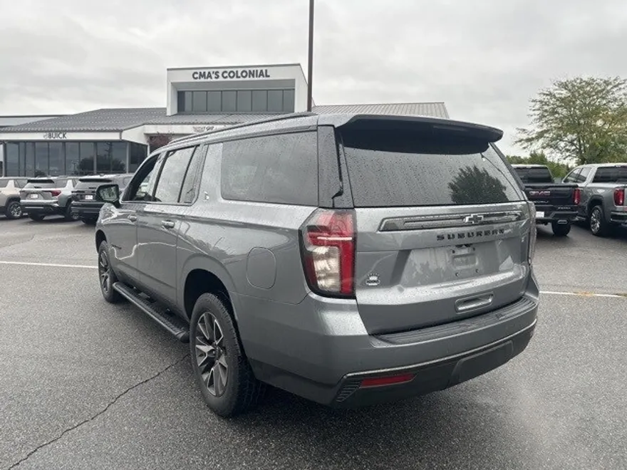 2021 Chevrolet Suburban Z71 photo 1