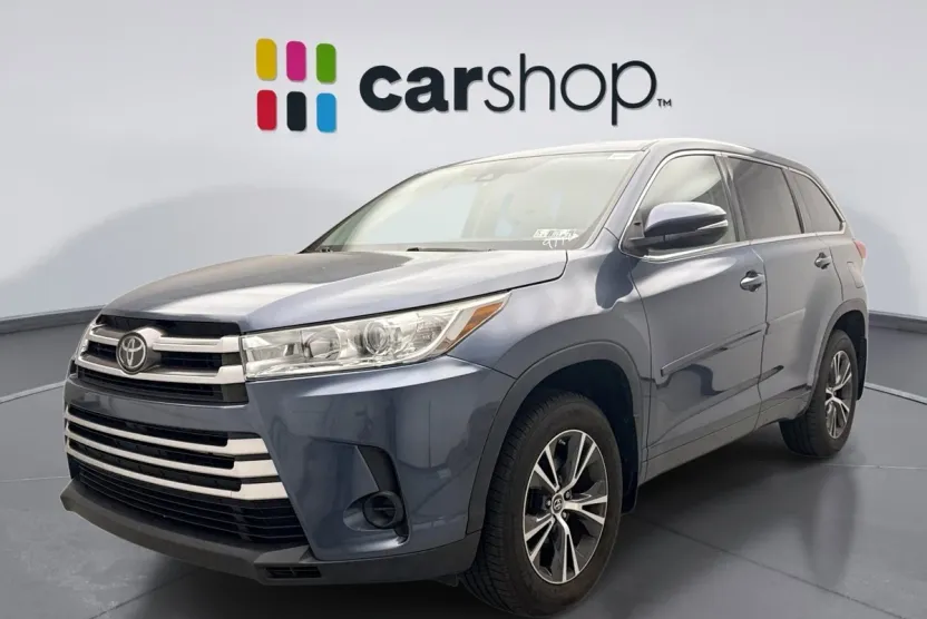 2017 Toyota Highlander LE Plus photo 1