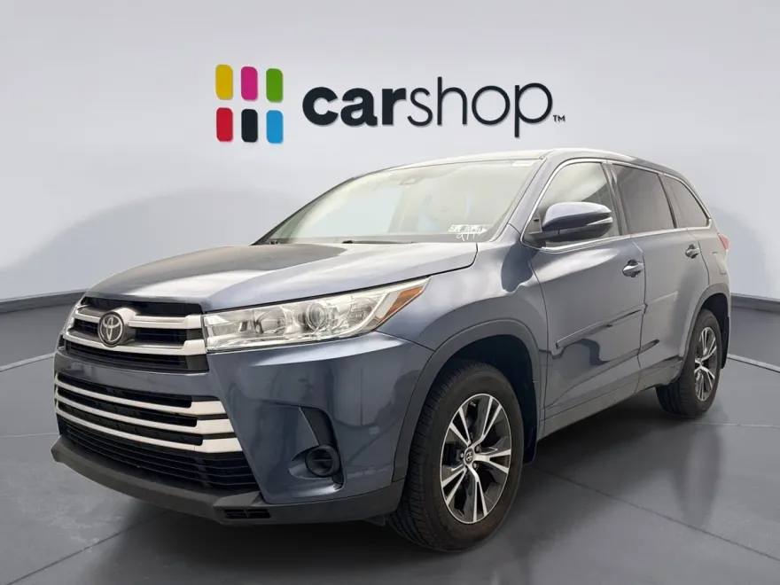 2017 Toyota Highlander LE Plus photo 1
