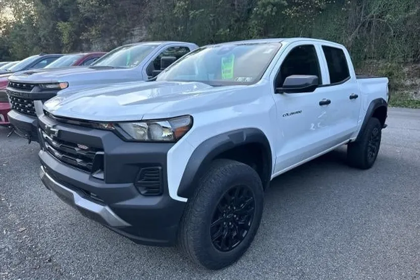 2023 Chevrolet Colorado Trail Boss photo 1