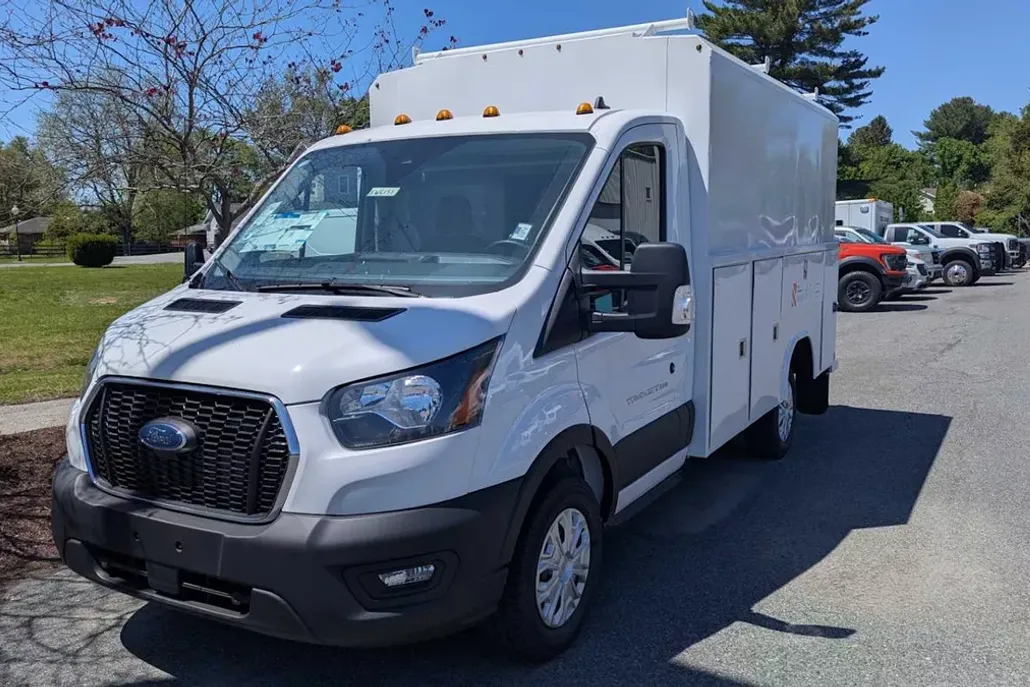 2025 Ford Transit Cutaway photo 1