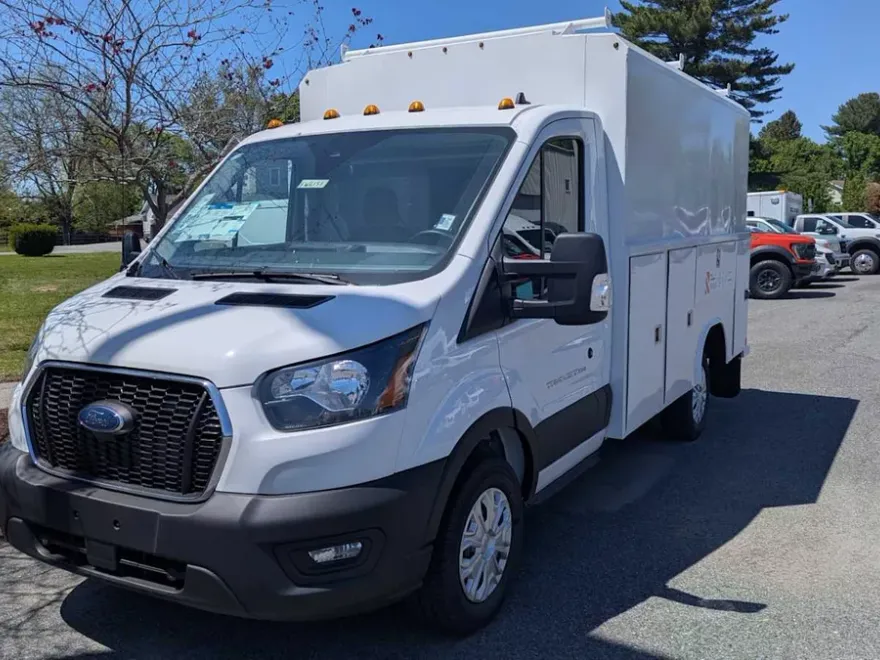 2025 Ford Transit Cutaway photo 1