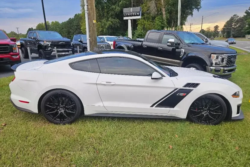 2021 Ford Mustang GT photo 1
