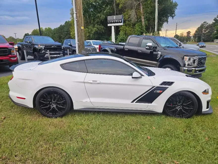 2021 Ford Mustang GT photo 1