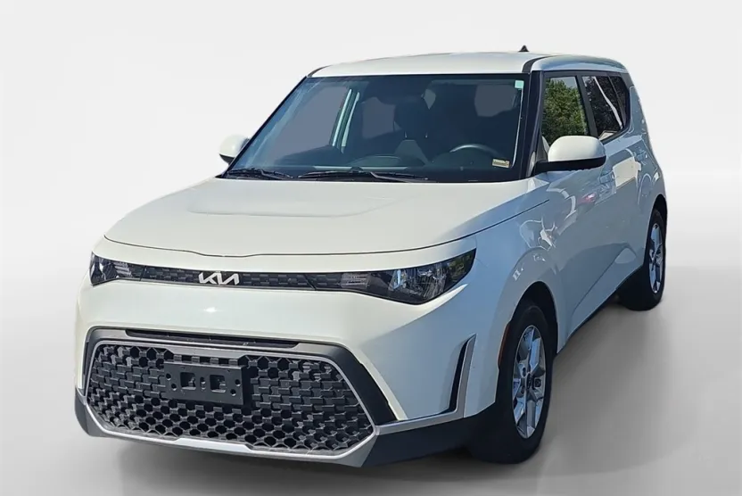 2024 Kia Soul LX photo 1