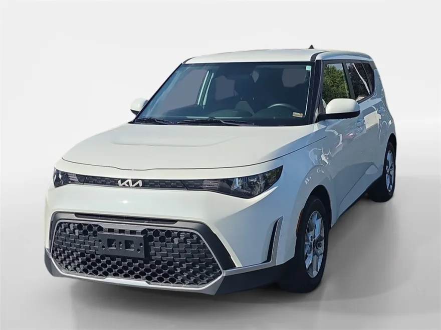 2024 Kia Soul LX photo 1