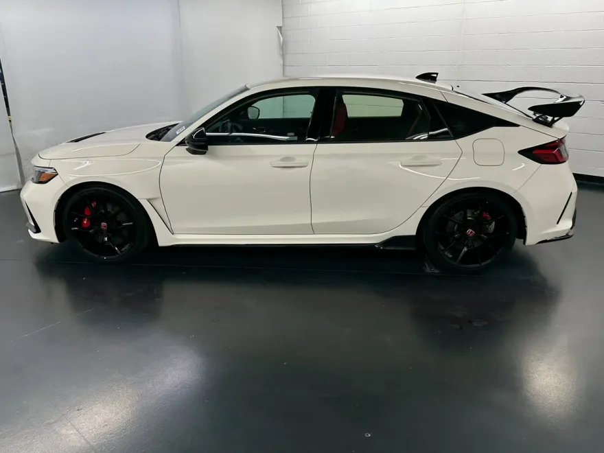 2025 Honda Civic Type R Hatchback photo 1