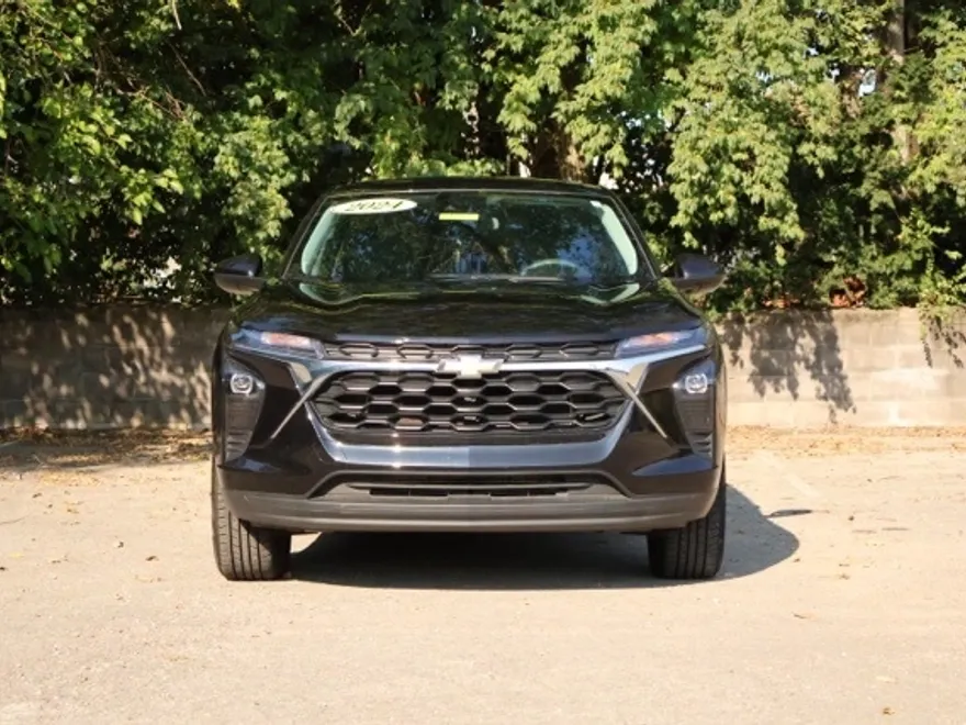 2024 Chevrolet Trax LS photo 1