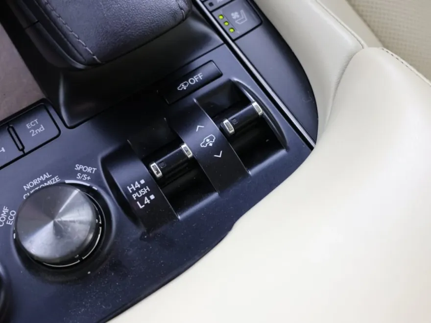 2017 Lexus LX 570 photo 16