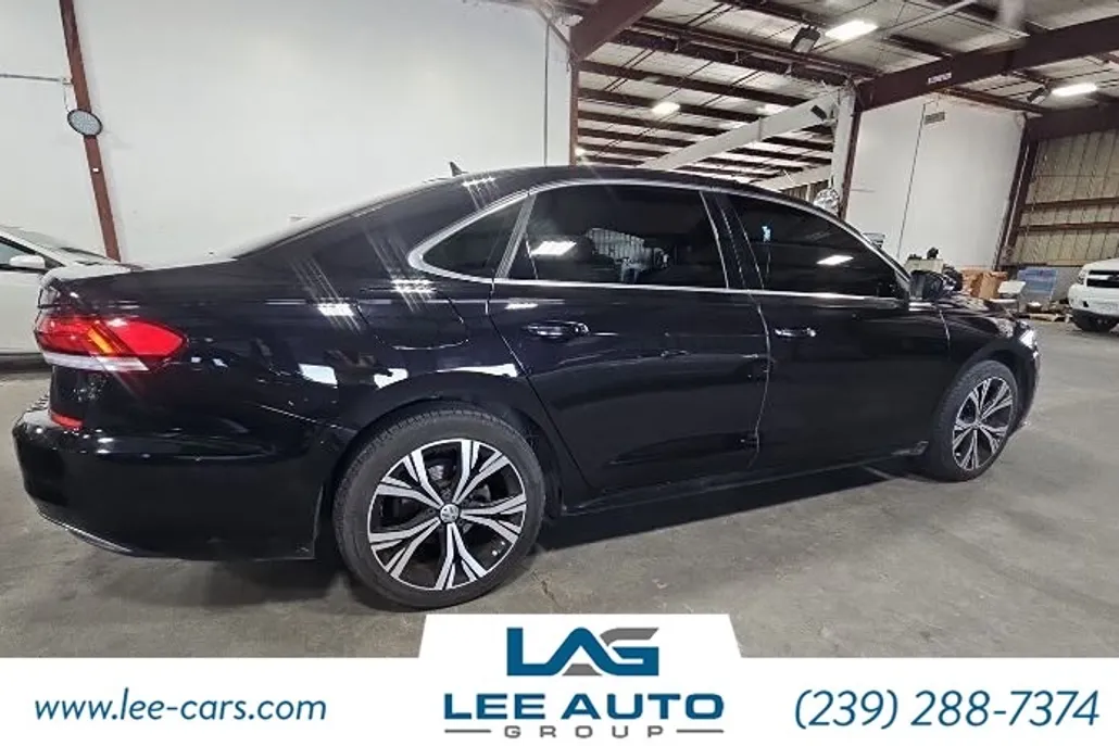 2021 Volkswagen Passat 2.0T SE photo 1