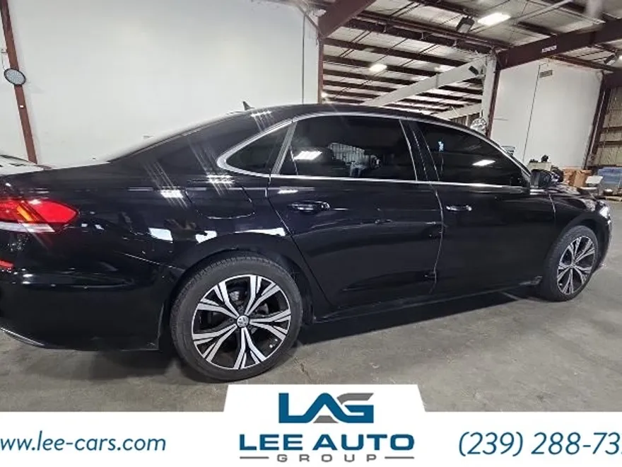 2021 Volkswagen Passat 2.0T SE photo 1