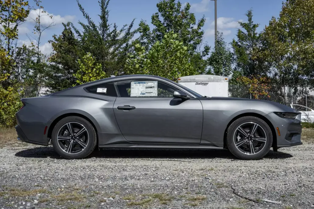 2025 Ford Mustang EcoBoost photo 1