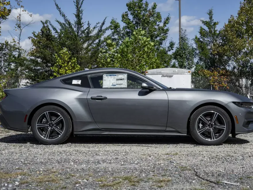 2025 Ford Mustang EcoBoost photo 1