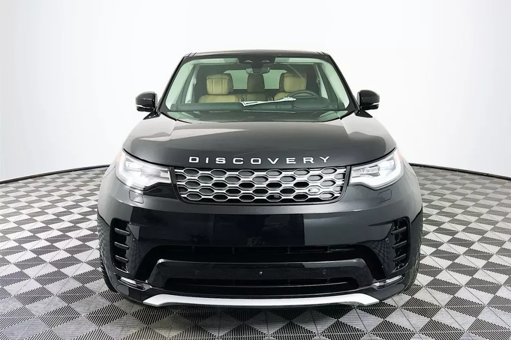 2025 Land Rover Discovery Metropolitan Edition photo 1