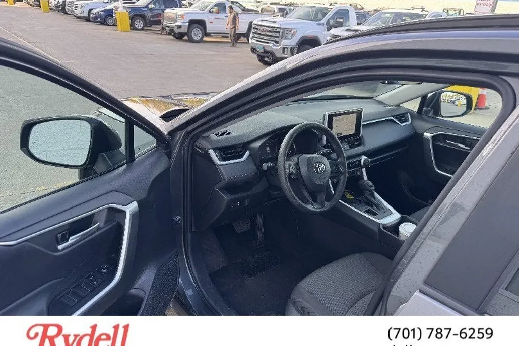 2024 Toyota RAV4 XLE photo 1