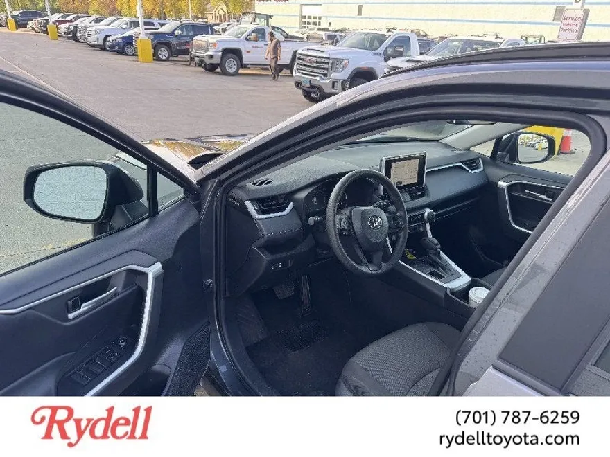2024 Toyota RAV4 XLE photo 1