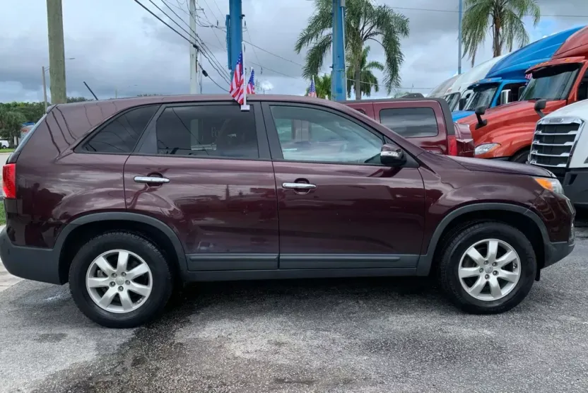 2013 Kia Sorento Base LX photo 1