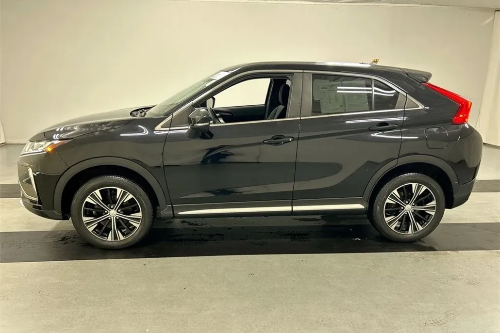 2020 Mitsubishi Eclipse Cross SE photo 1