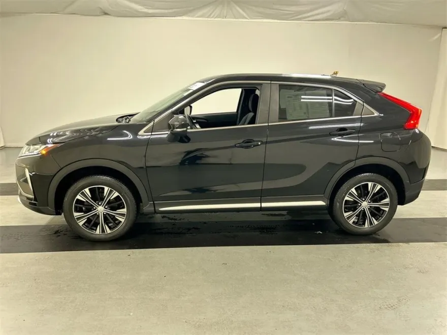 2020 Mitsubishi Eclipse Cross SE photo 1