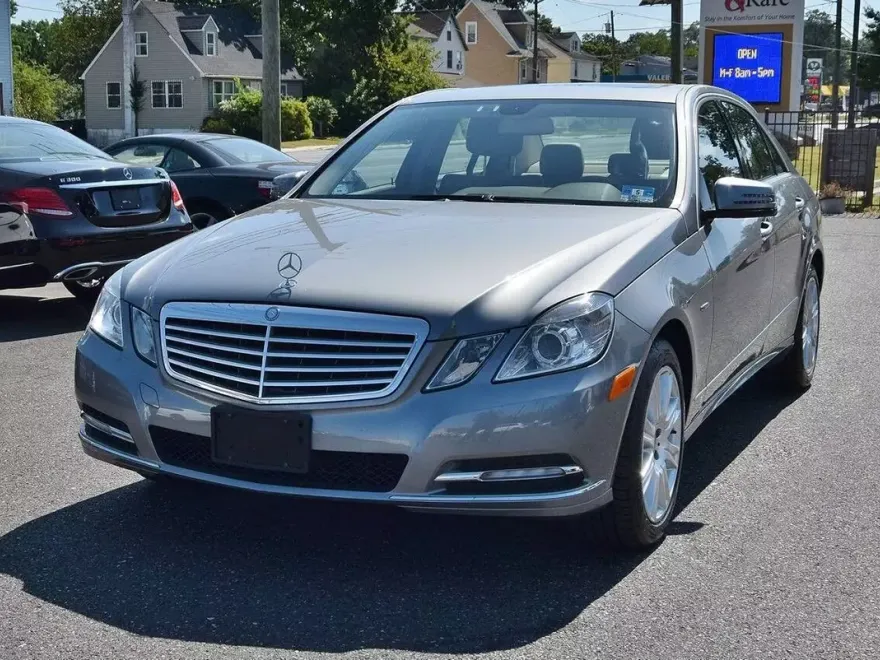 2012 Mercedes Benz E 350 4MATIC Sedan photo 1
