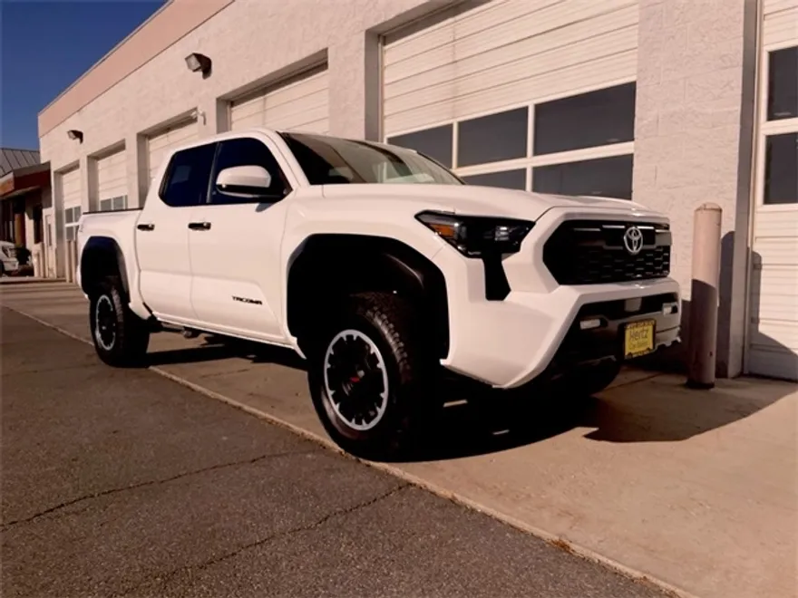 2024 Toyota Tacoma TRD Off-Road photo 1