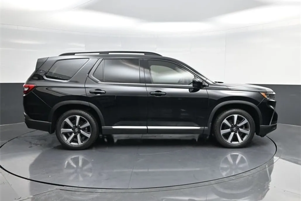 2024 Honda Pilot Touring photo 1