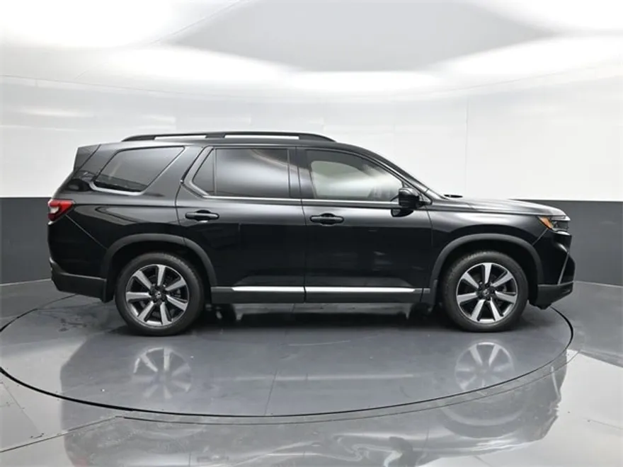2024 Honda Pilot Touring photo 1