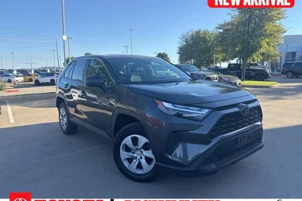 2024 Toyota RAV4 LE photo 1