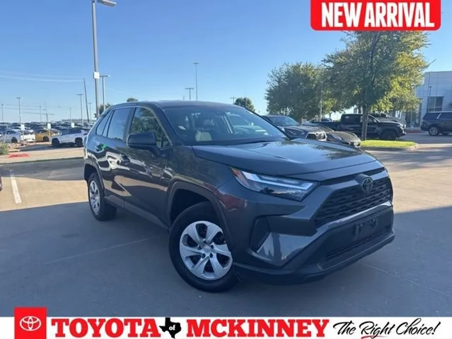 2024 Toyota RAV4 LE photo 1