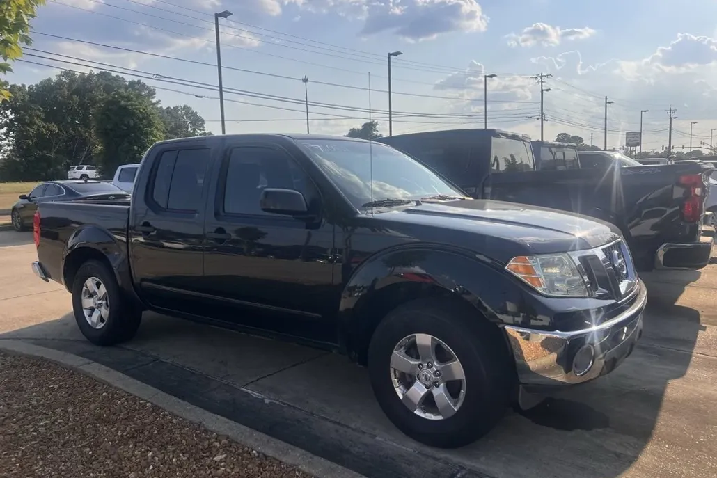2010 Nissan Frontier SE photo 1