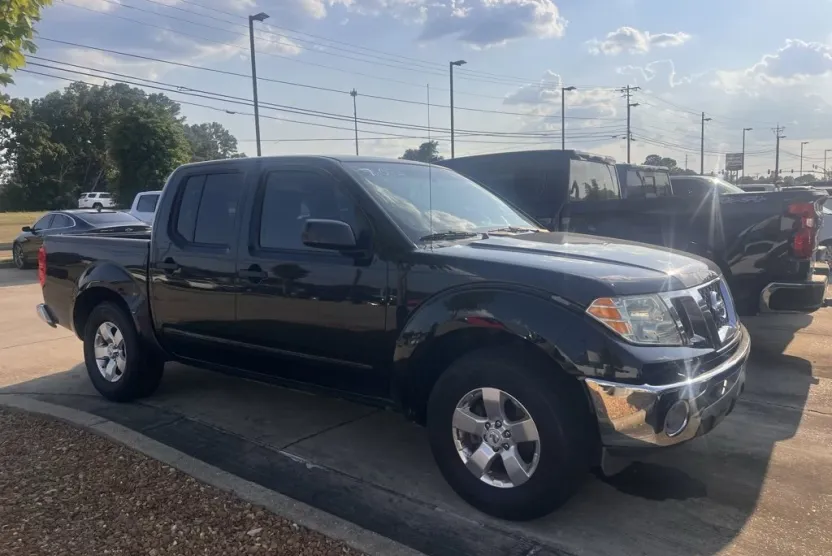 2010 Nissan Frontier SE photo 1
