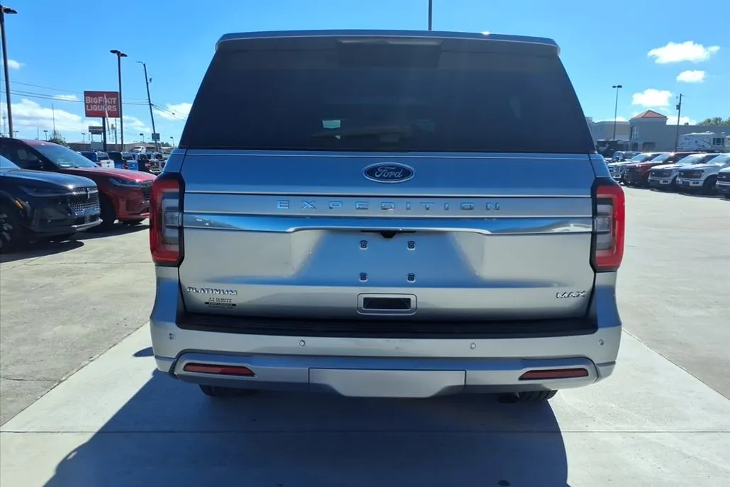 2024 Ford Expedition MAX Platinum photo 1