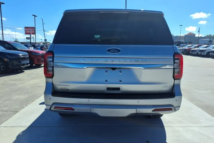 2024 Ford Expedition MAX Platinum photo 1