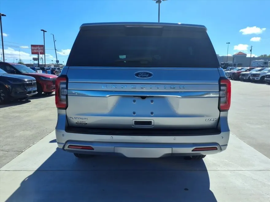 2024 Ford Expedition MAX Platinum photo 1