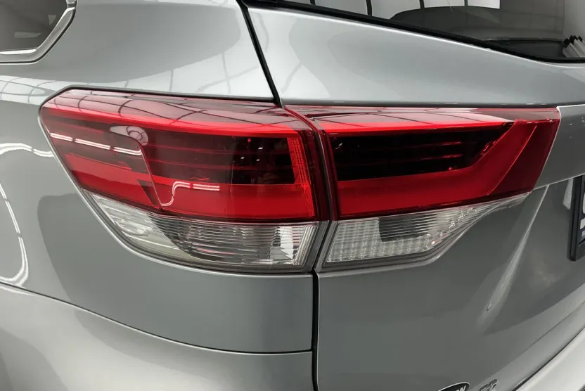 2017 Toyota Highlander Limited Platinum photo 1