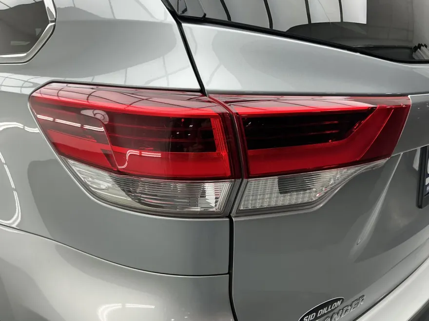 2017 Toyota Highlander Limited Platinum photo 1