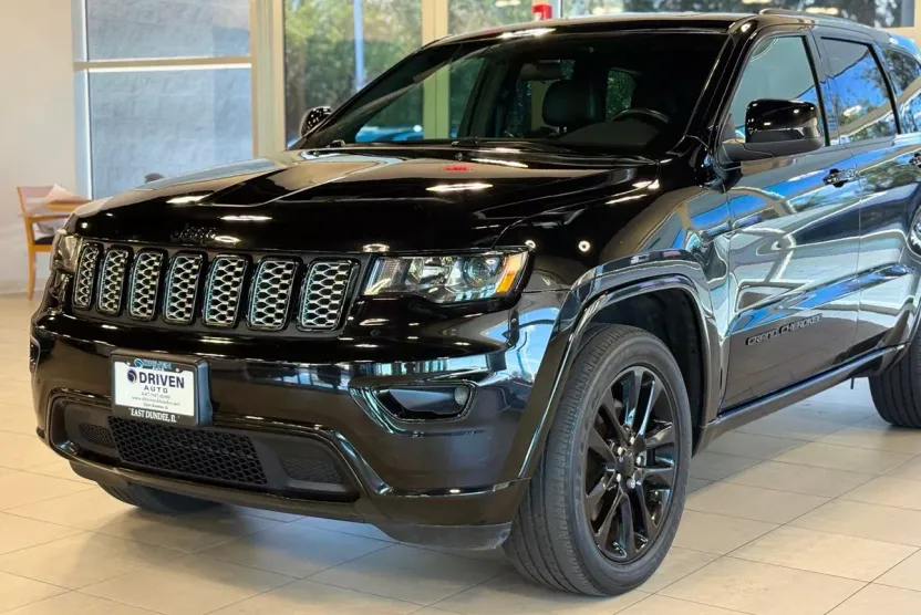 2021 Jeep Grand Cherokee Laredo photo 1